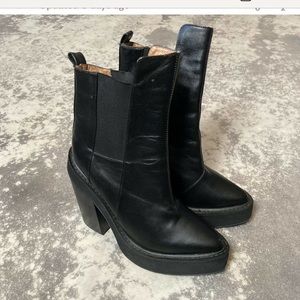 ISO jeffry Campbell violet keys boot size 6